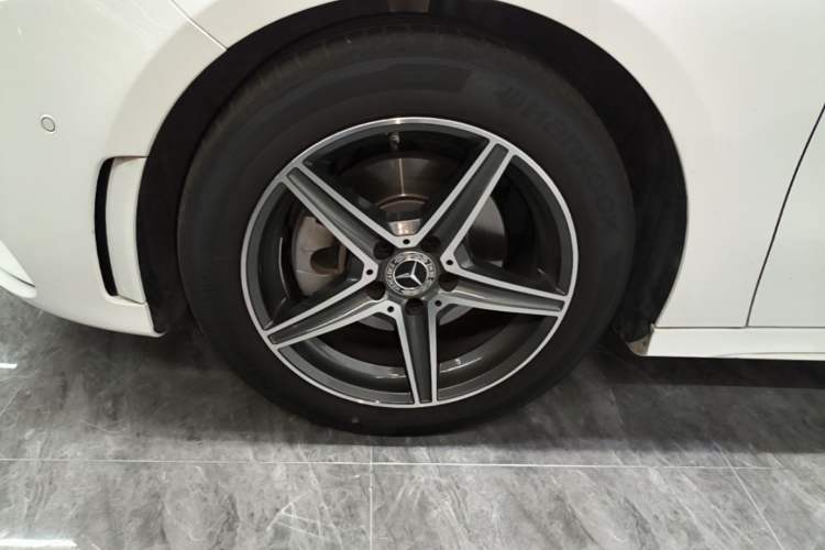 Used Mercedes-Benz A-Class 2021 A 200 L Sport Sedan Fashion Model Left Front Wheel Hub