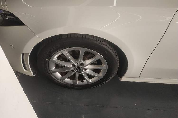 Used Mercedes-Benz A-Class 2021 A 200 L Sport Sedan Dynamic Model Left Front Wheel Hub