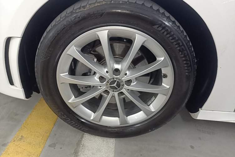 Used Mercedes-Benz A-Class 2021 A 200 L Sport Sedan Fashion Model Left Front Wheel Hub