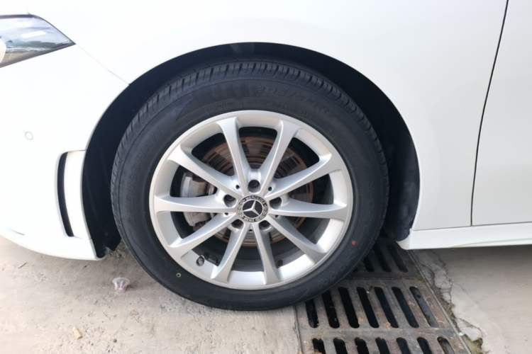 Used Mercedes-Benz A-Class 2021 A 200 L Sport Sedan Fashion Model Left Front Wheel Hub