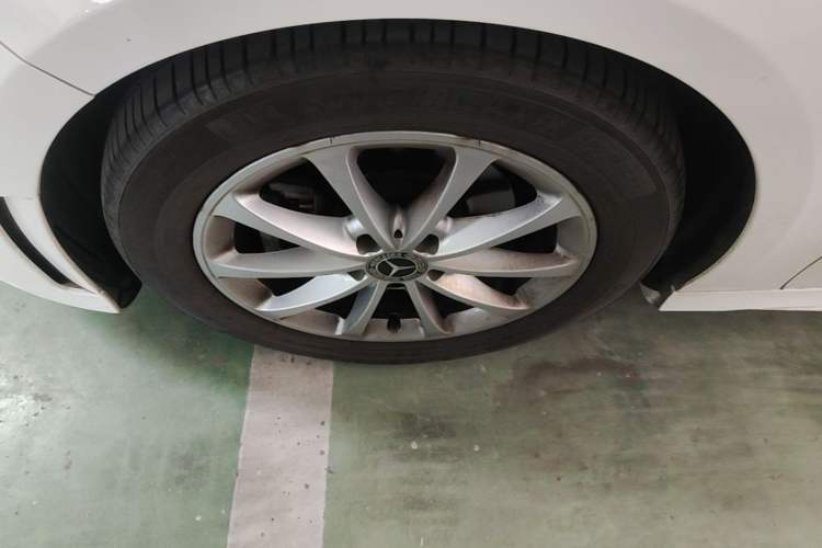Used Mercedes-Benz A-Class 2021 A 200 L Sport Sedan Dynamic Model Left Front Wheel Hub