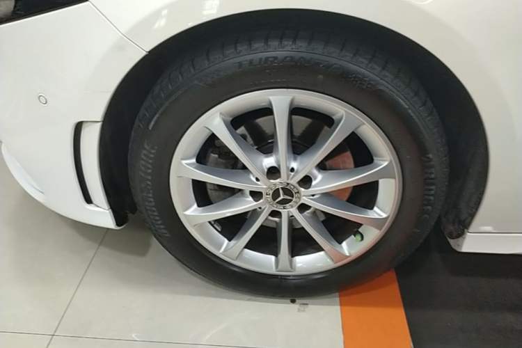Used Mercedes-Benz A-Class 2021 A 200 L Sport Sedan Dynamic Model Left Front Wheel Hub