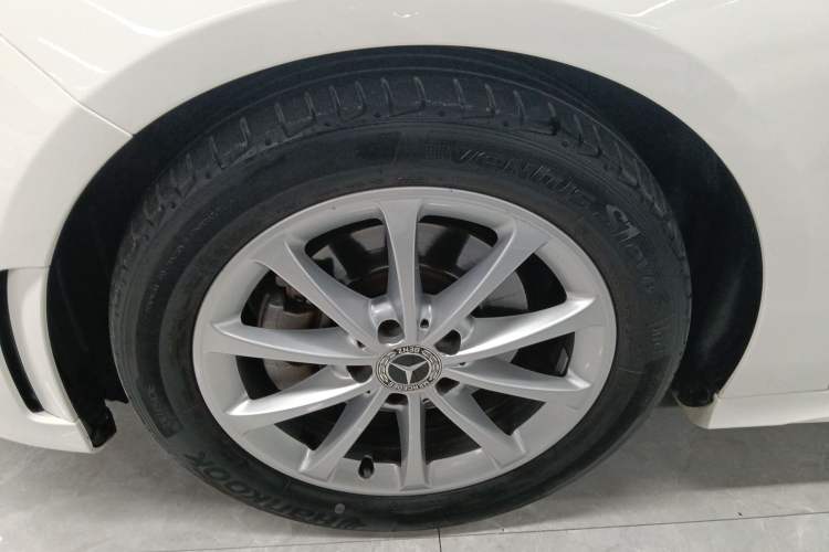 Used Mercedes-Benz A-Class 2021 A 200 L Sport Sedan Fashion Model Left Front Wheel Hub