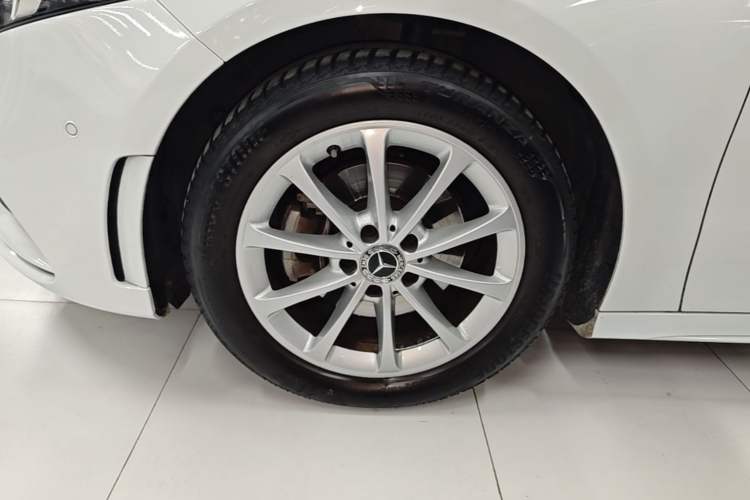 Used Mercedes-Benz A-Class 2021 A 200 L Sport Sedan Fashion Model Left Front Wheel Hub