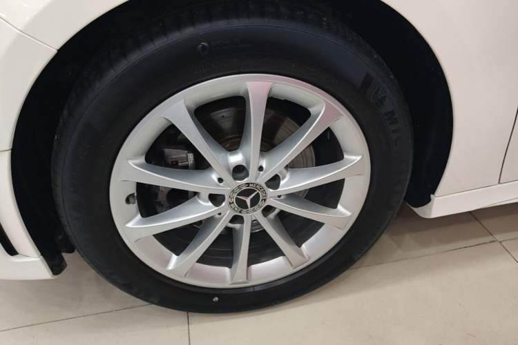 Used Mercedes-Benz A-Class 2021 A 200 L Sport Sedan Fashion Model Left Front Wheel Hub