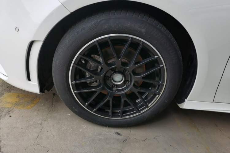Used Mercedes-Benz A-Class 2021 A 200 L Sport Sedan Fashion Model Left Front Wheel Hub