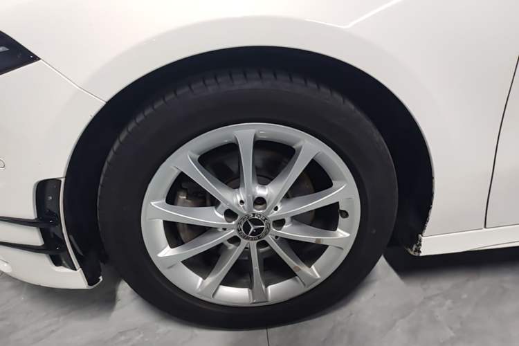 Used Mercedes-Benz A-Class 2021 A 200 L Sport Sedan Fashion Model Left Front Wheel Hub