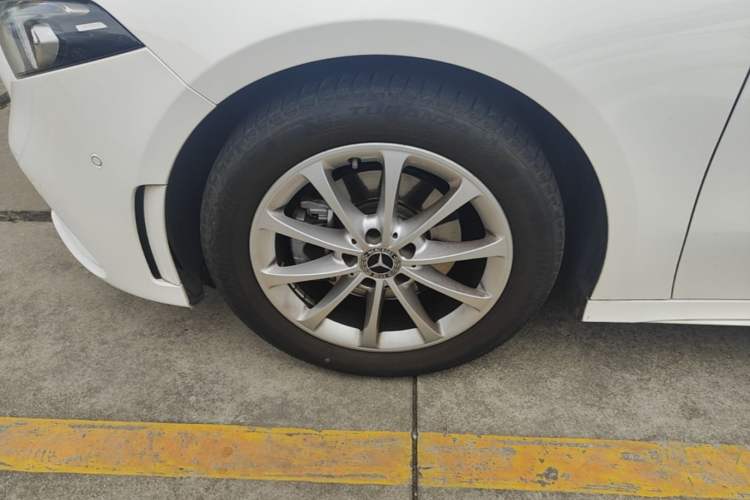 Used Mercedes-Benz A-Class 2021 A 200 L Sport Sedan Fashion Model Left Front Wheel Hub