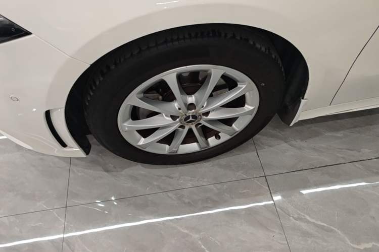 Used Mercedes-Benz A-Class 2021 A 200 L Sport Sedan Fashion Model Left Front Wheel Hub