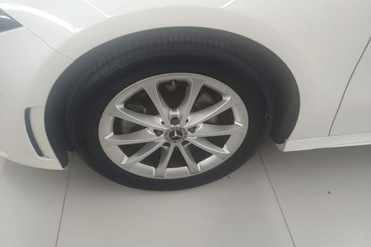 Used Mercedes-Benz A-Class 2021 A 200 L Sport Sedan Dynamic Model Left Front Wheel Hub