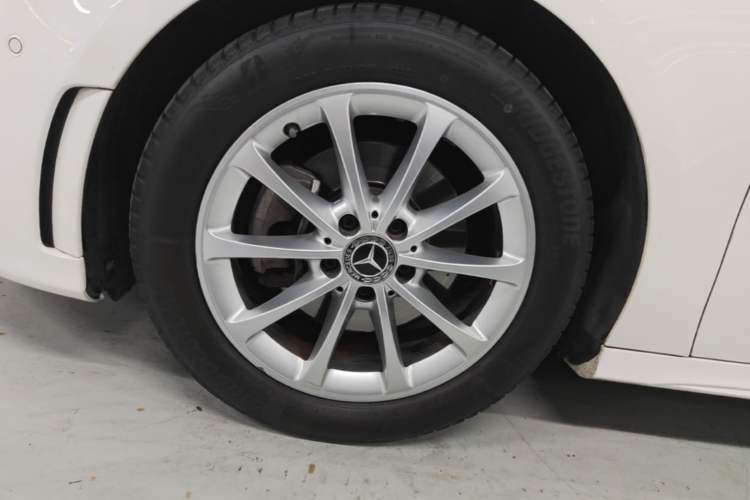 Used Mercedes-Benz A-Class 2021 A 200 L Sport Sedan Fashion Model Left Front Wheel Hub