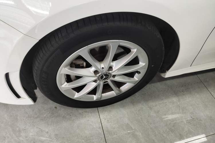 Used Mercedes-Benz A-Class 2021 A 200 L Sport Sedan Dynamic Model Left Front Wheel Hub