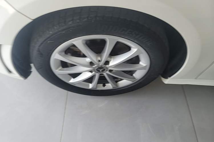 Used Mercedes-Benz A-Class 2021 A 200 L Sport Sedan Fashion Model Left Front Wheel Hub