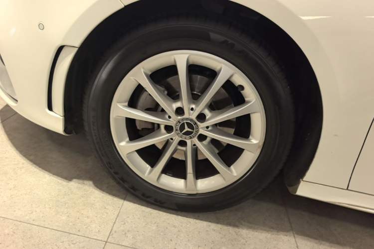 Used Mercedes-Benz A-Class 2021 A 200 L Sport Sedan Fashion Model Left Front Wheel Hub