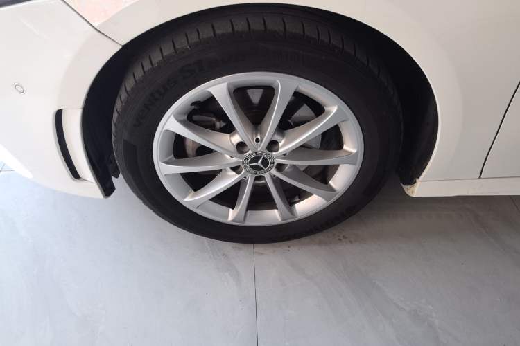 Used Mercedes-Benz A-Class 2021 A 200 L Sport Sedan Dynamic Model Left Front Wheel Hub