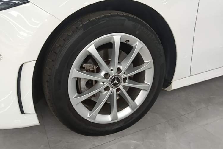 Used Mercedes-Benz A-Class 2021 A 200 L Sport Sedan Fashion Model Left Front Wheel Hub