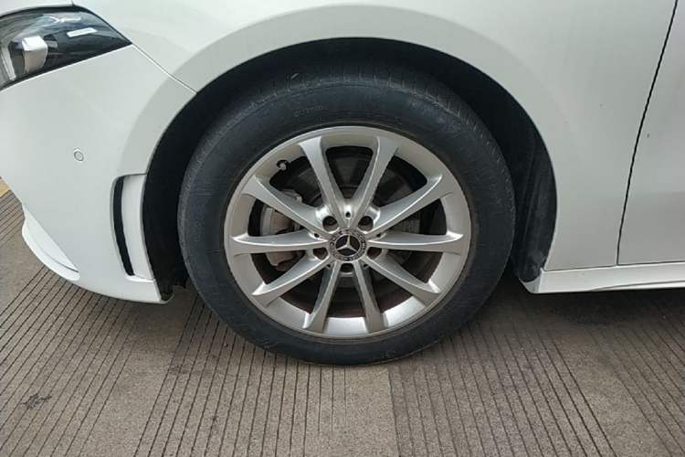 Used Mercedes-Benz A-Class 2021 A 200 L Sport Sedan Fashion Model Left Front Wheel Hub