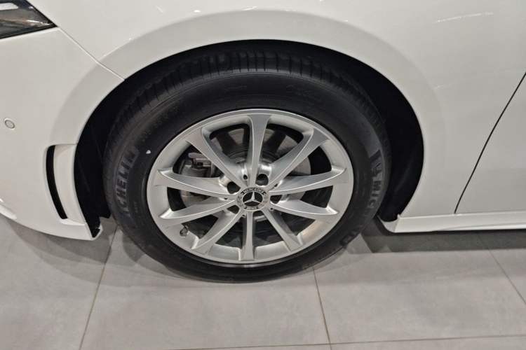 Used Mercedes-Benz A-Class 2021 A 200 L Sport Sedan Fashion Model Left Front Wheel Hub