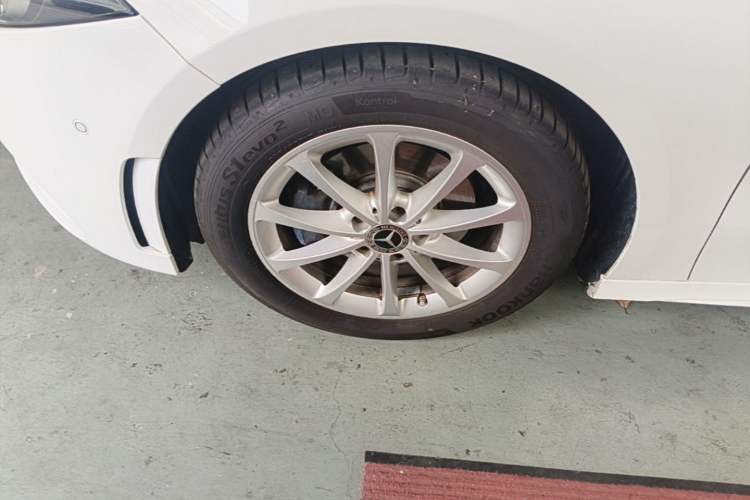 Used Mercedes-Benz A-Class 2021 A 200 L Sport Sedan Fashion Model Left Front Wheel Hub