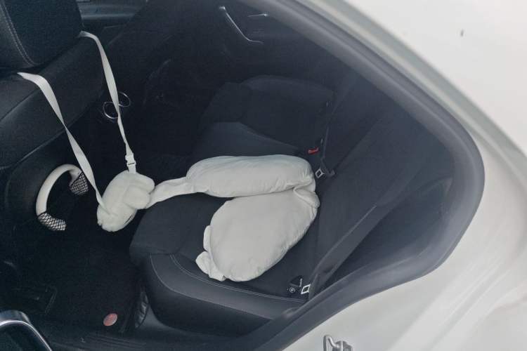 Used Mercedes-Benz A-Class 2021 A 200 L Sport Sedan Fashion Model Left Rear Seat