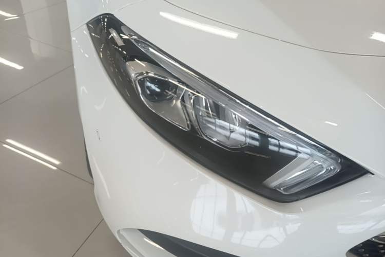 Used Mercedes-Benz A-Class 2021 A 200 L Sport Sedan Fashion Model Right Front Headlight