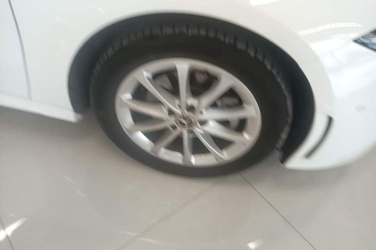 Used Mercedes-Benz A-Class 2021 A 200 L Sport Sedan Fashion Model Right Front Wheel Hub