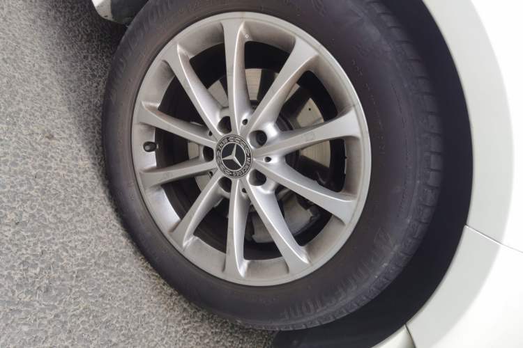 Used Mercedes-Benz A-Class 2021 A 200 L Sport Sedan Dynamic Model Right Front Wheel Hub