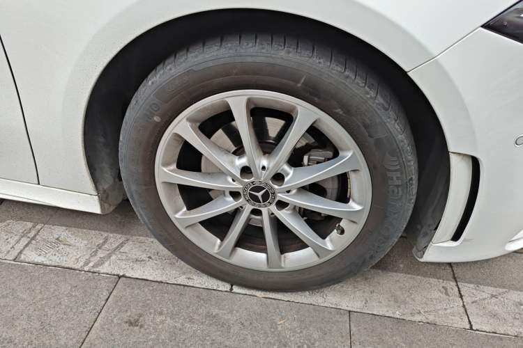 Used Mercedes-Benz A-Class 2021 A 200 L Sport Sedan Fashion Model Right Front Wheel Hub
