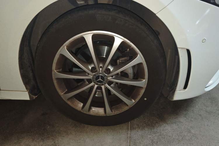 Used Mercedes-Benz A-Class 2021 A 200 L Sport Sedan Fashion Model Right Front Wheel Hub