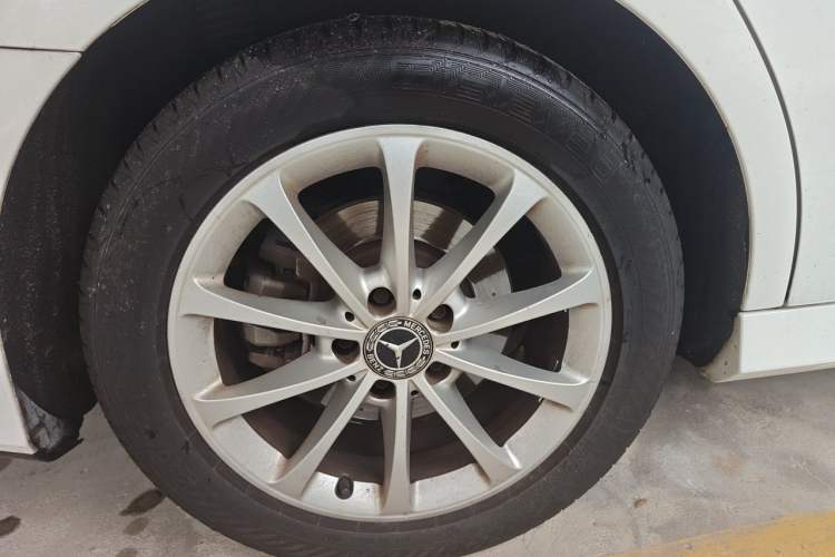 Used Mercedes-Benz A-Class 2021 A 200 L Sport Sedan Fashion Model Right Front Wheel Hub