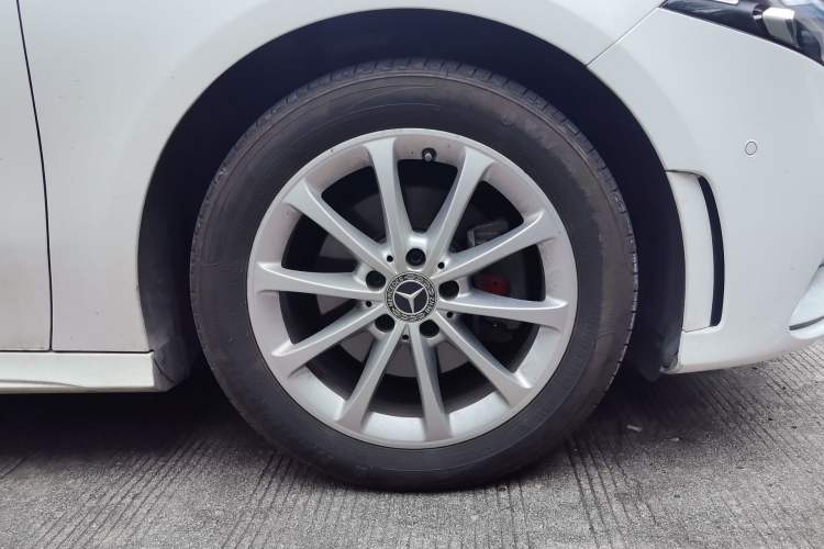 Used Mercedes-Benz A-Class 2021 A 200 L Sport Sedan Fashion Model Right Front Wheel Hub