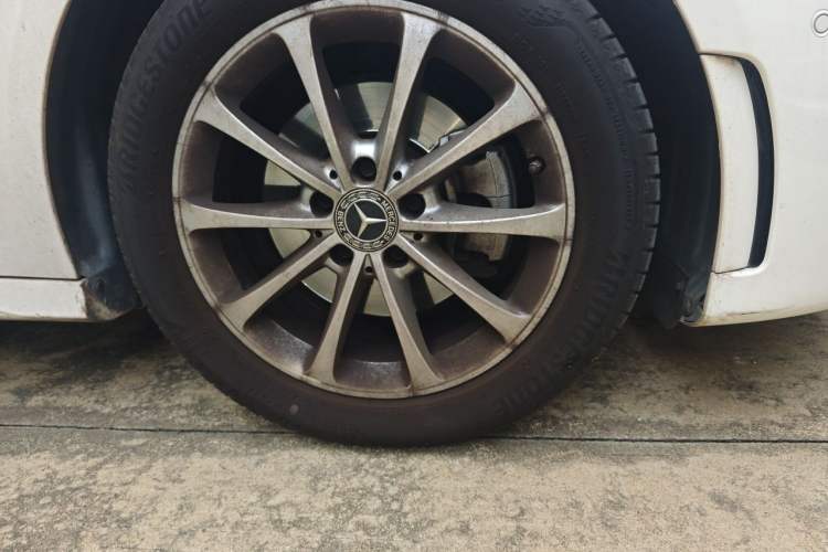 Used Mercedes-Benz A-Class 2021 A 200 L Sport Sedan Fashion Model Right Front Wheel Hub