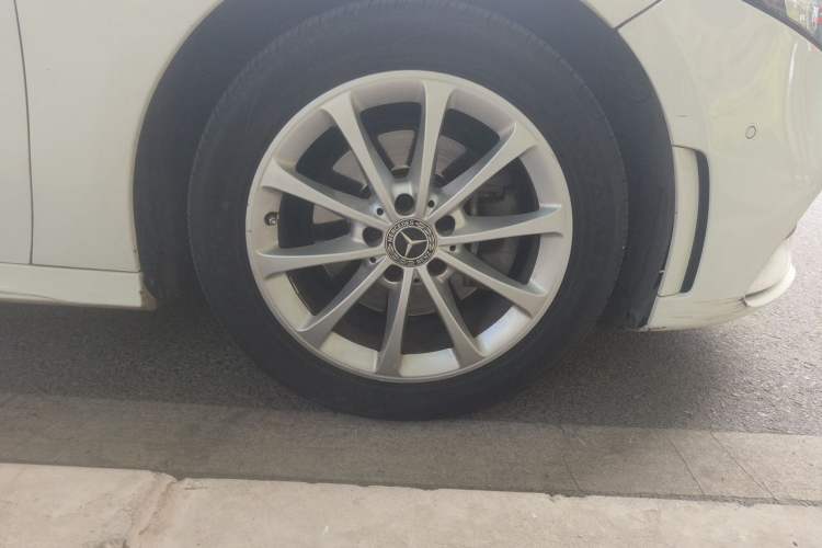 Used Mercedes-Benz A-Class 2021 A 200 L Sport Sedan Fashion Model Right Front Wheel Hub