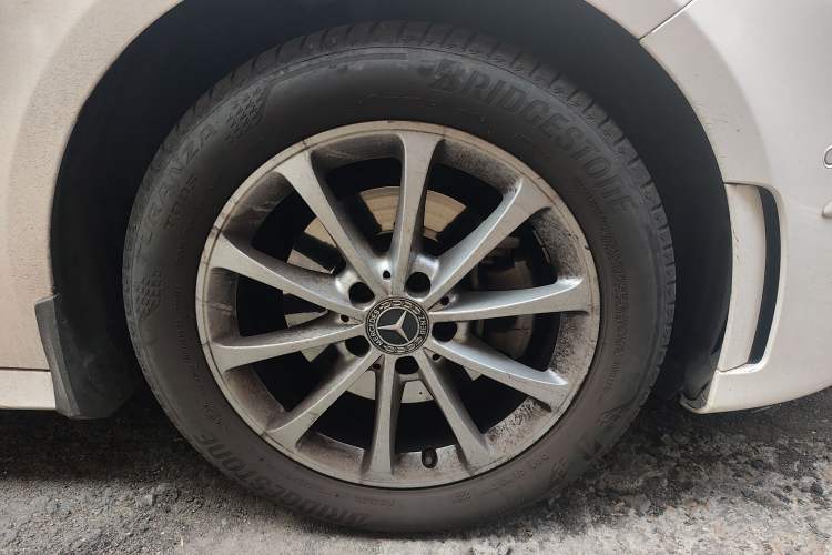 Used Mercedes-Benz A-Class 2021 A 200 L Sport Sedan Fashion Model Right Front Wheel Hub