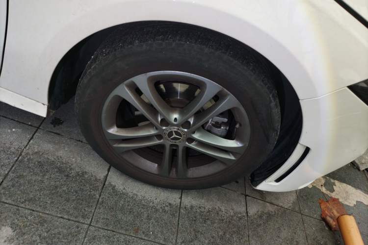 Used Mercedes-Benz A-Class 2021 A 180 L Sport Sedan Right Front Wheel Hub
