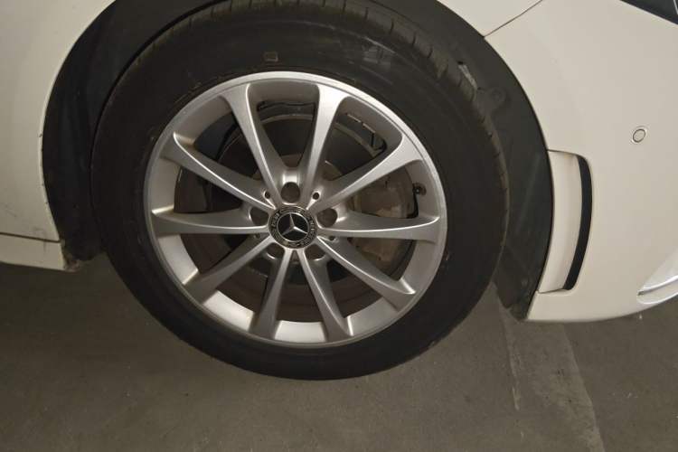 Used Mercedes-Benz A-Class 2021 A 200 L Sport Sedan Dynamic Model Right Front Wheel Hub
