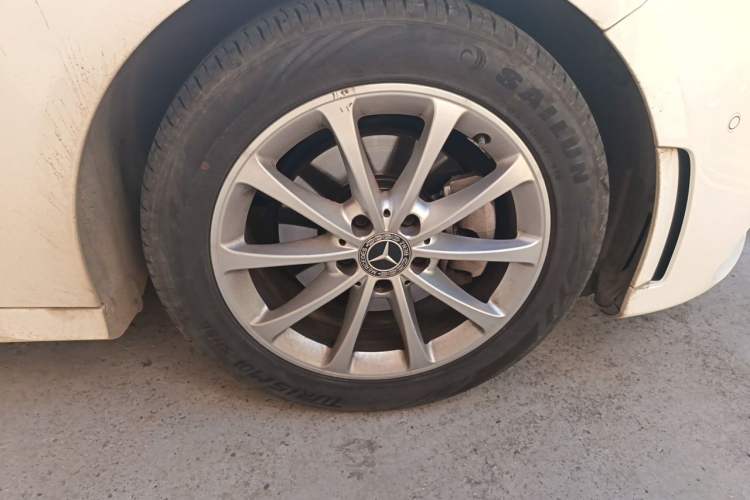 Used Mercedes-Benz A-Class 2021 A 200 L Sport Sedan Fashion Model Right Front Wheel Hub