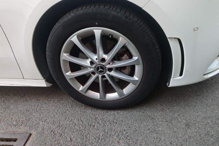 Used Mercedes-Benz A-Class 2021 A 200 L Sport Sedan Fashion Model Right Front Wheel Hub