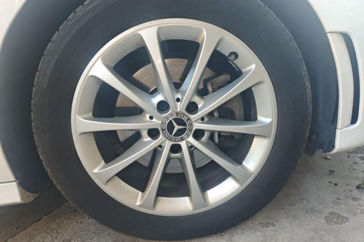 Used Mercedes-Benz A-Class 2021 A 200 L Sport Sedan Fashion Model Right Front Wheel Hub