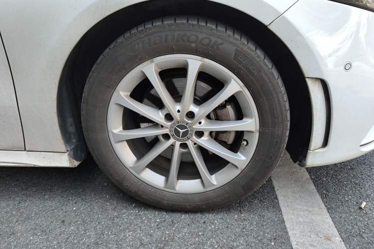 Used Mercedes-Benz A-Class 2021 A 200 L Sport Sedan Fashion Model Right Front Wheel Hub