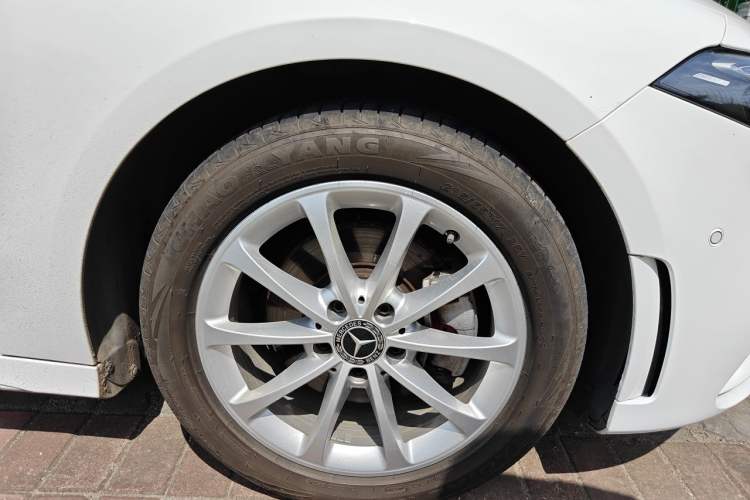 Used Mercedes-Benz A-Class 2021 A 200 L Sport Sedan Fashion Model Right Front Wheel Hub