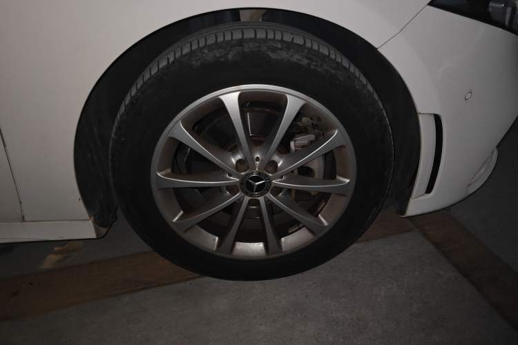 Used Mercedes-Benz A-Class 2021 A 200 L Sport Sedan Fashion Model Right Front Wheel Hub