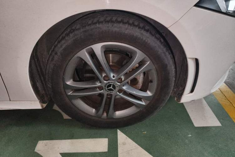 Used Mercedes-Benz A-Class 2021 A 180 L Right Front Wheel Hub