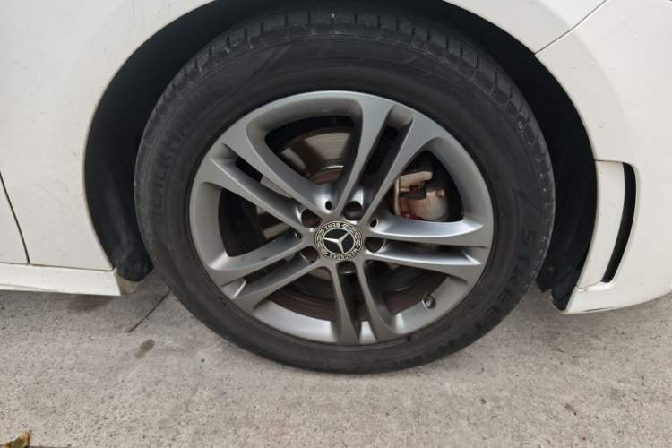 Used Mercedes-Benz A-Class 2021 A 180 L Sport Sedan Right Front Wheel Hub