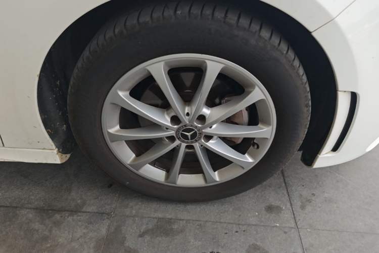 Used Mercedes-Benz A-Class 2021 A 200 L Sport Sedan Fashion Model Right Front Wheel Hub
