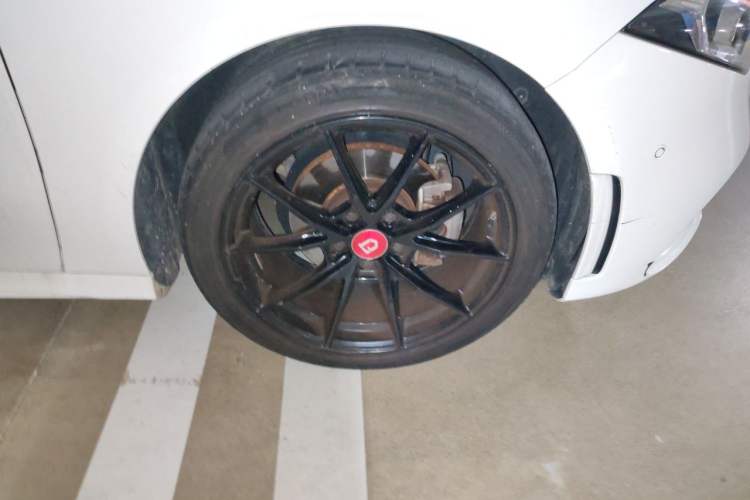 Used Mercedes-Benz A-Class 2021 A 180 L Sport Sedan Right Front Wheel Hub