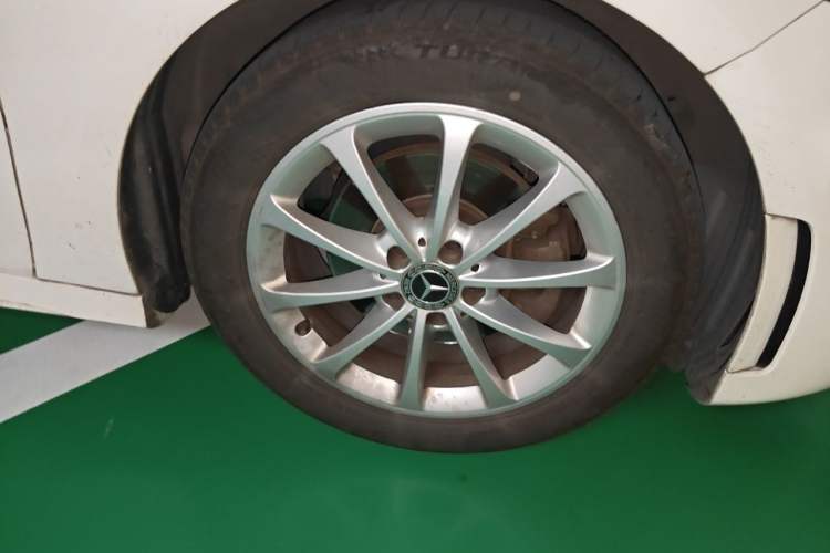 Used Mercedes-Benz A-Class 2021 A 200 L Sport Sedan Fashion Model Right Front Wheel Hub