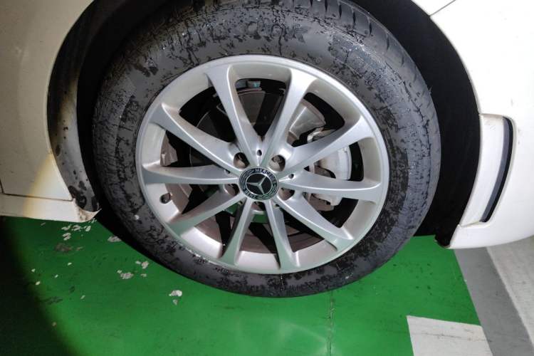 Used Mercedes-Benz A-Class 2021 A 200 L Sport Sedan Fashion Model Right Front Wheel Hub