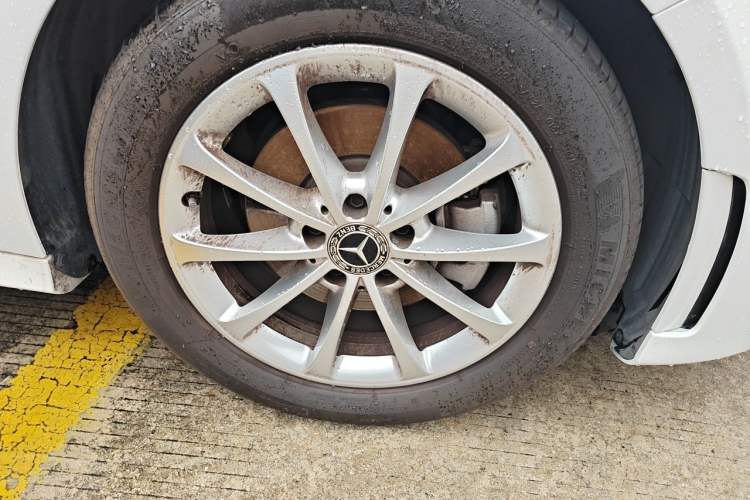 Used Mercedes-Benz A-Class 2021 A 200 L Sport Sedan Fashion Model Right Front Wheel Hub