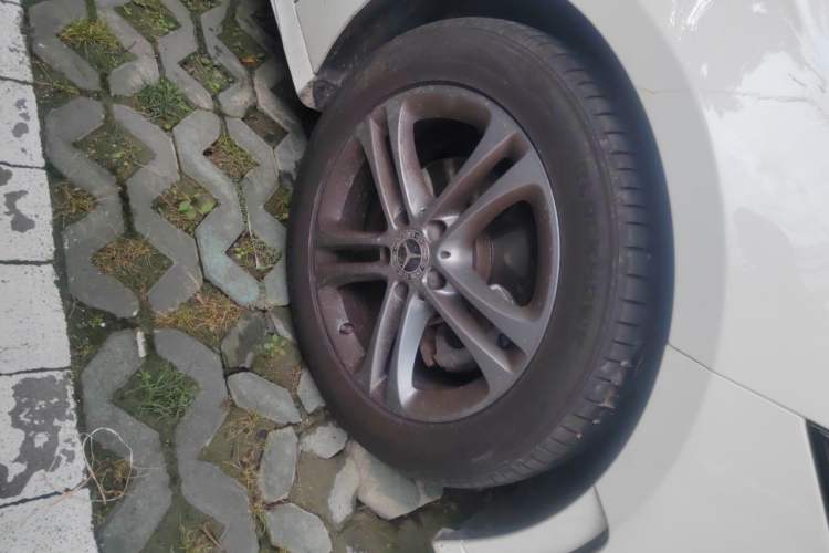 Used Mercedes-Benz A-Class 2021 A 180 L Sport Sedan Right Front Wheel Hub